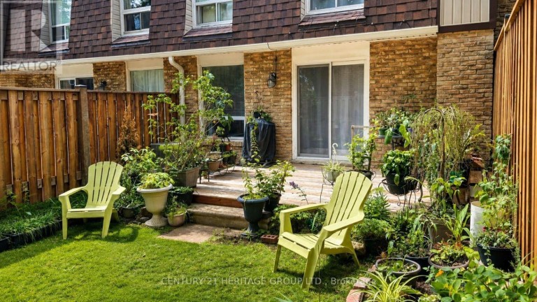 27 DUNKELD WAY, Markham (Royal Orchard), Ontario, L3T4Y8