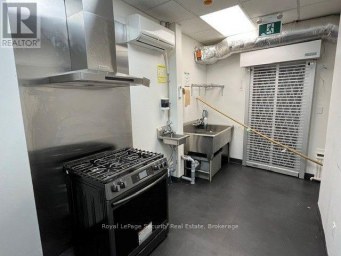 3205 DUFFERIN STREET Toronto (Yorkdale-Glen Park) Ontario photo 4
