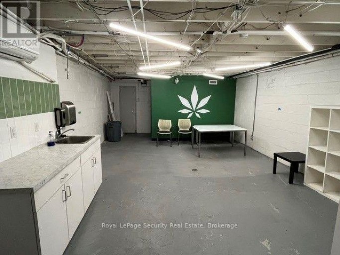3205 DUFFERIN STREET, Toronto (Yorkdale-Glen Park), Ontario, M6A2T2