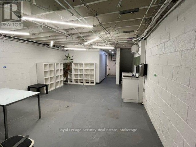 3205 DUFFERIN STREET, Toronto (Yorkdale-Glen Park), Ontario, M6A2T2