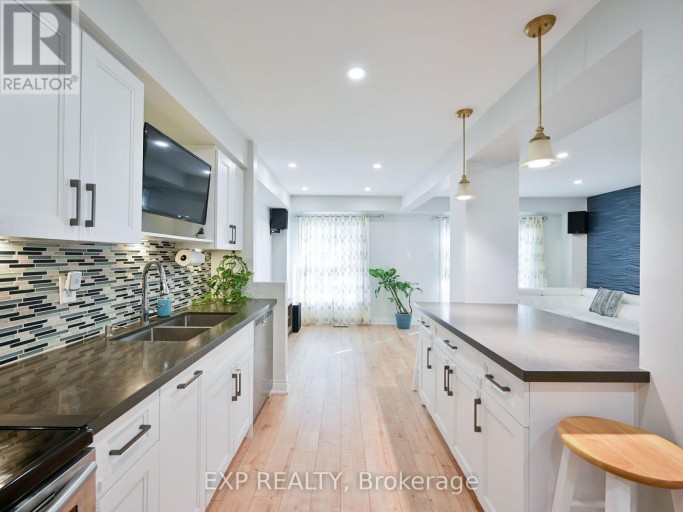 64 - 3351 HORNBEAM CRESCENT N, Mississauga (Erin Mills), Ontario, L5L3Z8