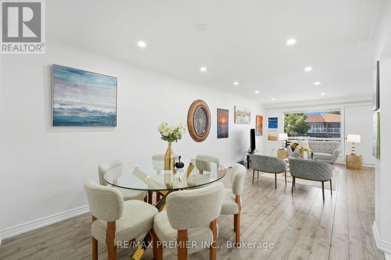 15 MADONNA GARDENS, Toronto (Humber Summit), Ontario, M9L2T5