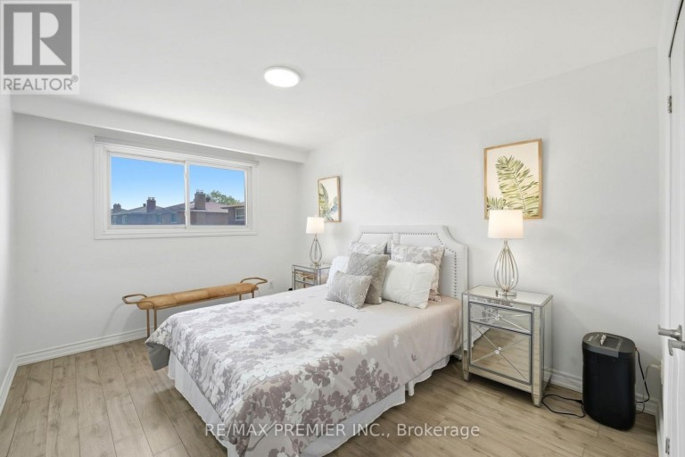 15 MADONNA GARDENS, Toronto (Humber Summit), Ontario, M9L2T5