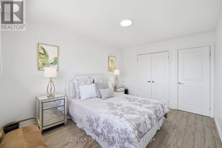 15 MADONNA GARDENS, Toronto (Humber Summit), Ontario, M9L2T5