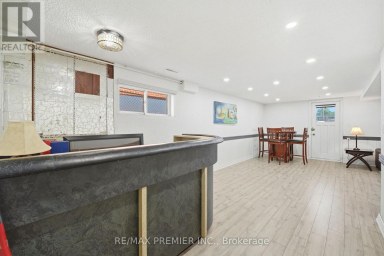 15 MADONNA GARDENS Toronto (Humber Summit) Ontario photo 21