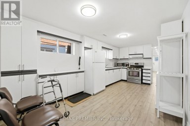 15 MADONNA GARDENS Toronto (Humber Summit) Ontario photo 24