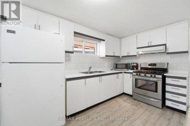 15 MADONNA GARDENS Toronto (Humber Summit) Ontario photo 26