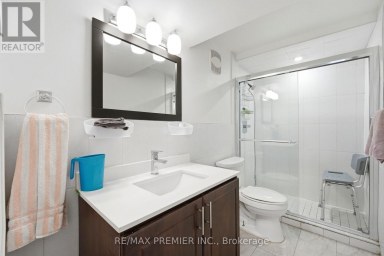 15 MADONNA GARDENS Toronto (Humber Summit) Ontario photo 27