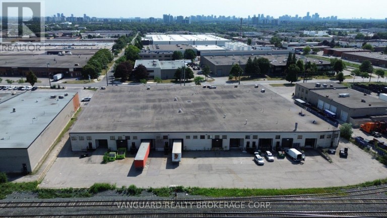 820 FLINT ROAD, Toronto (York University Heights), Ontario, M3J2J5