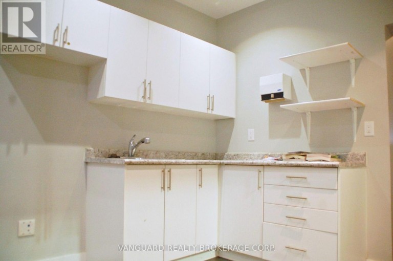 820 FLINT ROAD, Toronto (York University Heights), Ontario, M3J2J5