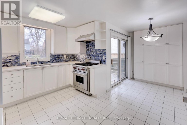 12 TREGELLIS ROAD, Toronto (Lansing-Westgate), Ontario, M3H1K2