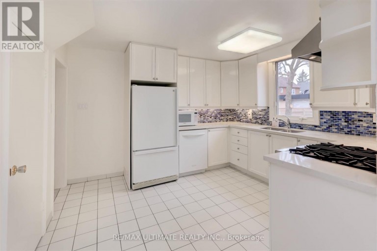 12 TREGELLIS ROAD, Toronto (Lansing-Westgate), Ontario, M3H1K2