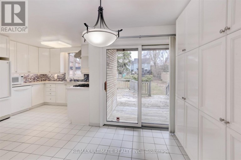 12 TREGELLIS ROAD, Toronto (Lansing-Westgate), Ontario, M3H1K2