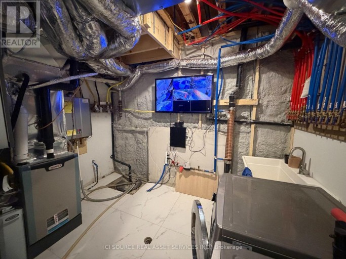 211 KENNEDY STREET W, Aurora (Aurora Village), Ontario, L4G2L9