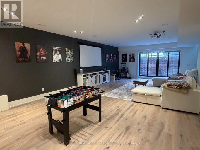 211 KENNEDY STREET W, Aurora (Aurora Village), Ontario, L4G2L9