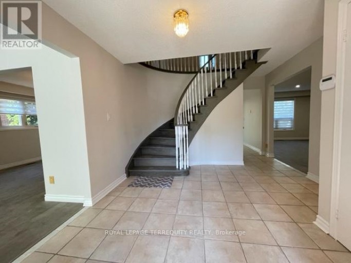 743 FIELDSTONE ROAD, Mississauga (Erindale), Ontario, L5C3K7
