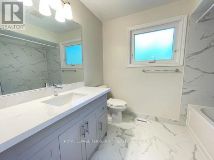 743 FIELDSTONE ROAD, Mississauga (Erindale), Ontario, L5C3K7