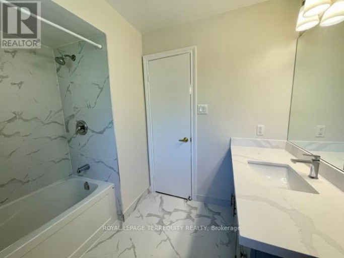 743 FIELDSTONE ROAD, Mississauga (Erindale), Ontario, L5C3K7