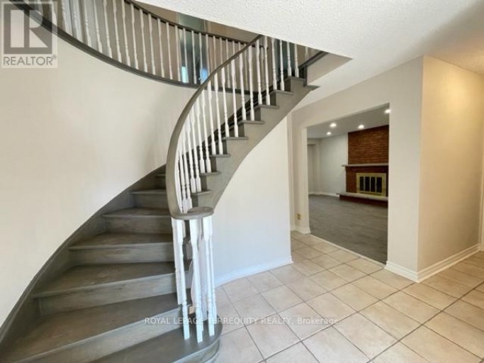 743 FIELDSTONE ROAD, Mississauga (Erindale), Ontario, L5C3K7