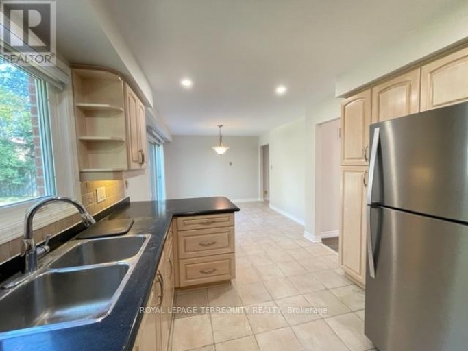 743 FIELDSTONE ROAD, Mississauga (Erindale), Ontario, L5C3K7