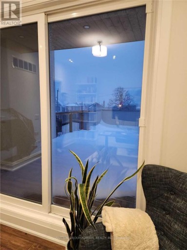 201 - 15 ENNERDALE ROAD, Toronto (Caledonia-Fairbank), Ontario, M6E4C2