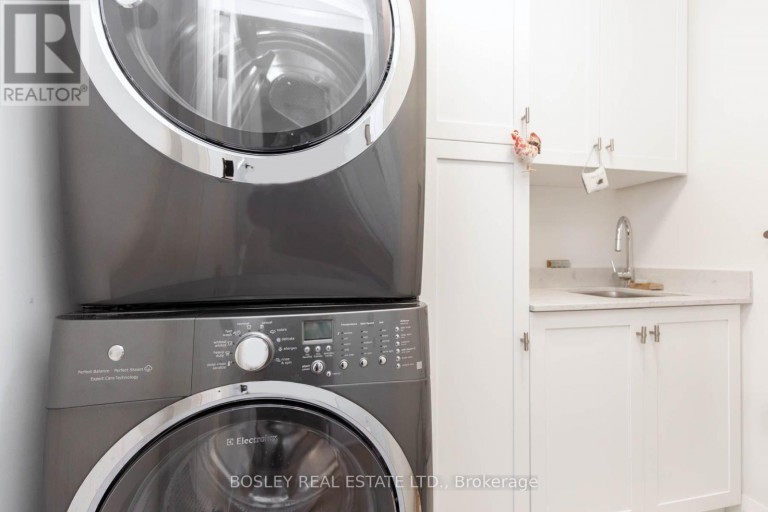 MAIN - 32 EDMUND AVENUE, Toronto (Casa Loma), Ontario, M4V1H3