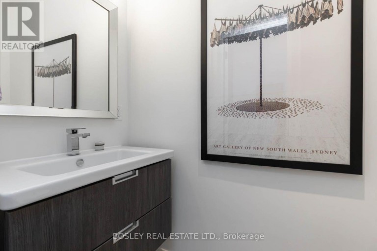 MAIN - 32 EDMUND AVENUE, Toronto (Casa Loma), Ontario, M4V1H3