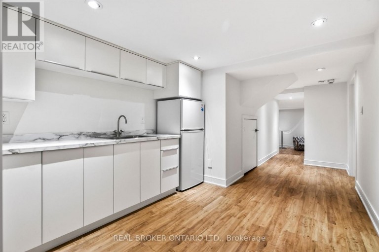 88 SOUTH KINGSWAY WAY, Toronto (High Park-Swansea), Ontario, M6S3T3