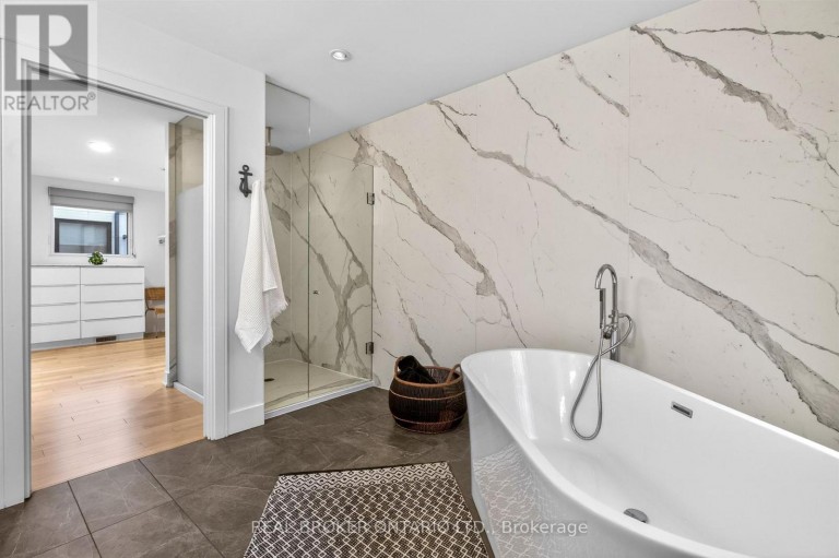 88 SOUTH KINGSWAY WAY, Toronto (High Park-Swansea), Ontario, M6S3T3