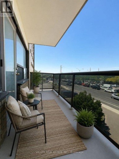 301 - 1725 LAWRENCE AVENUE E, Toronto (Wexford-Maryvale), Ontario, M1R2X7