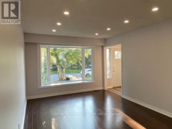 MAIN - 779 GREENFIELD CRESCENT Newmarket (Huron Heights-Leslie Valley) Ontario photo 2