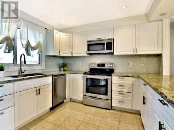 29 - 1580 LANCASTER DRIVE Oakville (FA Falgarwood) Ontario photo 2