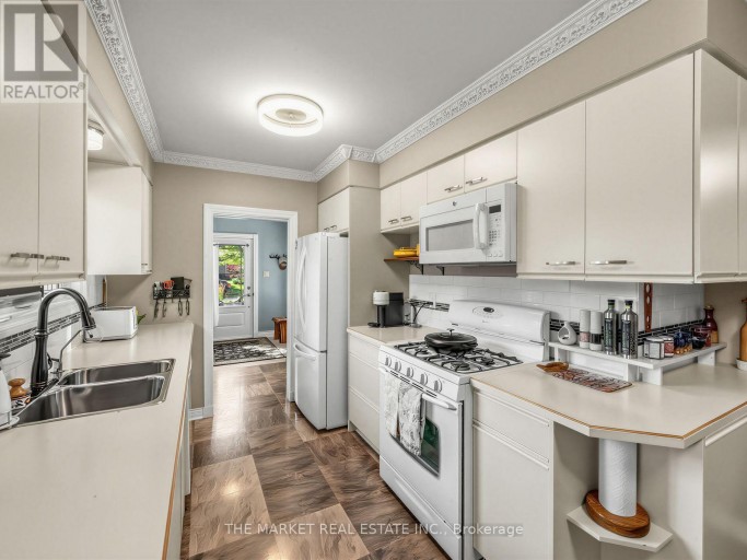1033 FRANCONIA DRIVE, Mississauga (Applewood), Ontario, L4Y2L6