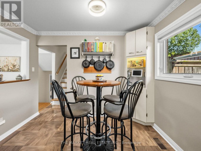1033 FRANCONIA DRIVE, Mississauga (Applewood), Ontario, L4Y2L6