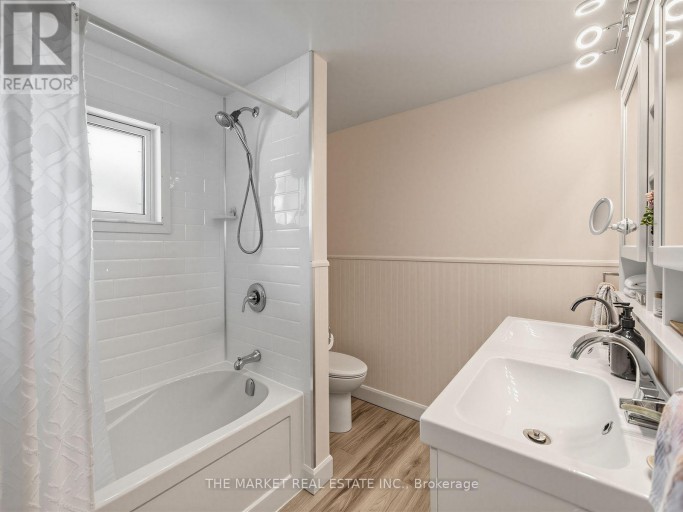 1033 FRANCONIA DRIVE, Mississauga (Applewood), Ontario, L4Y2L6