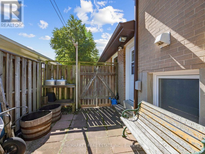 1033 FRANCONIA DRIVE, Mississauga (Applewood), Ontario, L4Y2L6