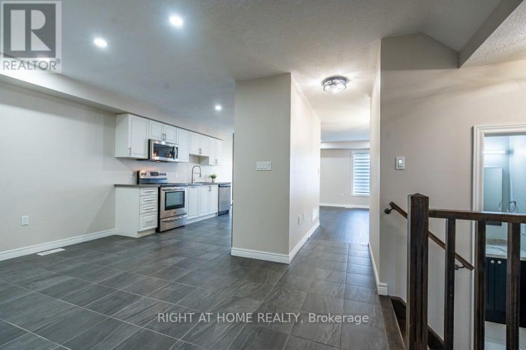 10 CITTADELLA BOULEVARD, Hamilton (Stoney Creek), Ontario, L8J3H5
