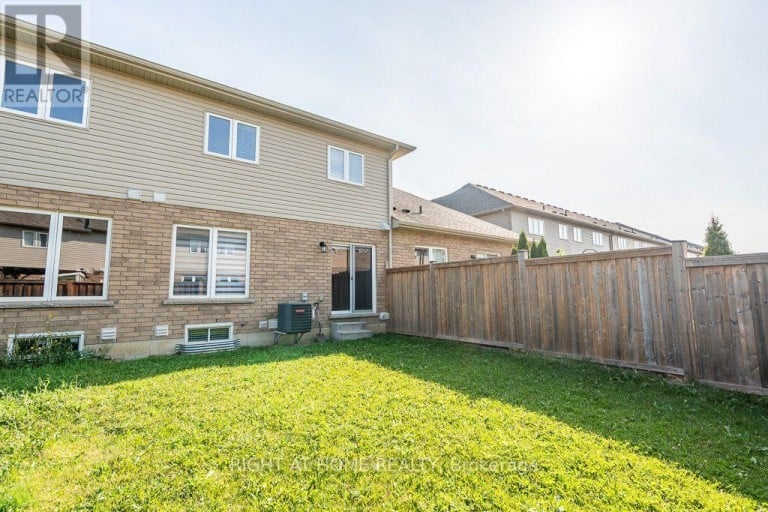 10 CITTADELLA BOULEVARD, Hamilton (Stoney Creek), Ontario, L8J3H5