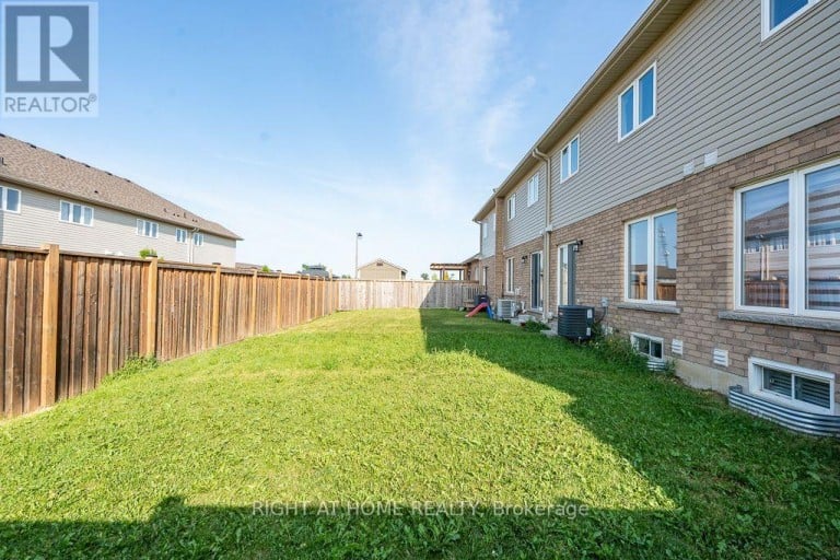 10 CITTADELLA BOULEVARD, Hamilton (Stoney Creek), Ontario, L8J3H5