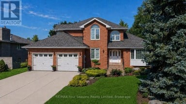 16 CARMICHAEL CRESCENT Collingwood Ontario photo 3