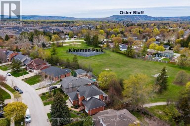 16 CARMICHAEL CRESCENT Collingwood Ontario photo 4