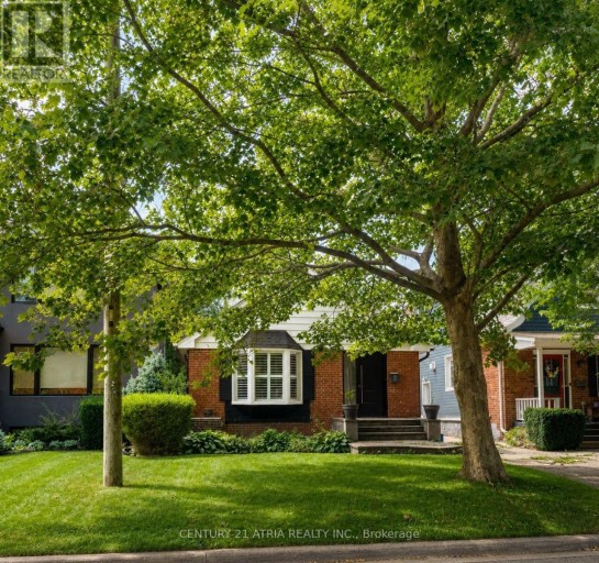 2 CRYSTAL CRESCENT, Toronto (Long Branch), Ontario, M8W2Z7
