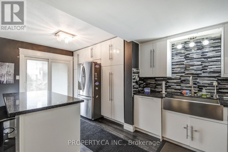 3 WATERFORD CRESCENT, Hamilton (Lakeshore), Ontario, L8E4Z8