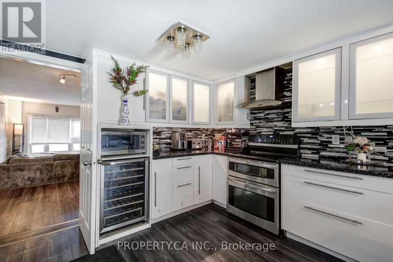 3 WATERFORD CRESCENT, Hamilton (Lakeshore), Ontario, L8E4Z8
