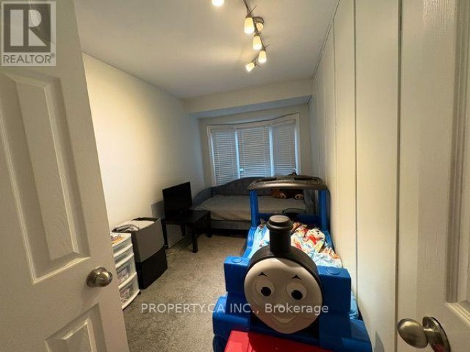 3 WATERFORD CRESCENT, Hamilton (Lakeshore), Ontario, L8E4Z8