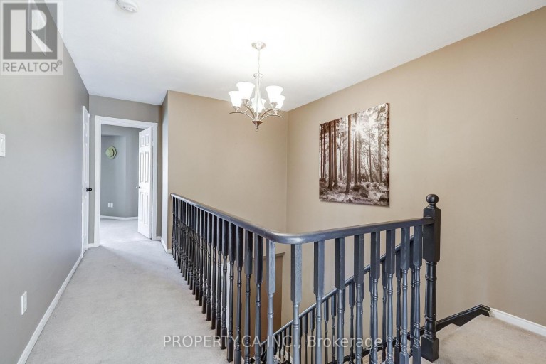 3 WATERFORD CRESCENT, Hamilton (Lakeshore), Ontario, L8E4Z8