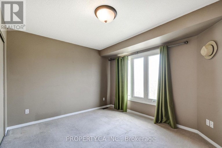 3 WATERFORD CRESCENT, Hamilton (Lakeshore), Ontario, L8E4Z8