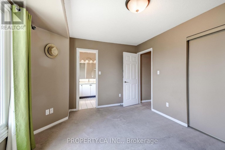 3 WATERFORD CRESCENT, Hamilton (Lakeshore), Ontario, L8E4Z8