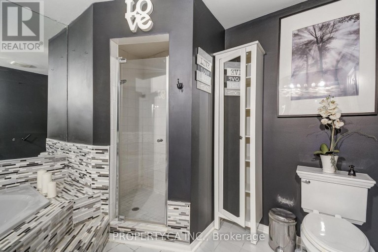 3 WATERFORD CRESCENT, Hamilton (Lakeshore), Ontario, L8E4Z8