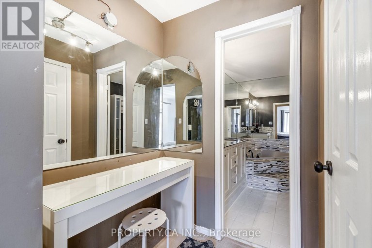 3 WATERFORD CRESCENT, Hamilton (Lakeshore), Ontario, L8E4Z8